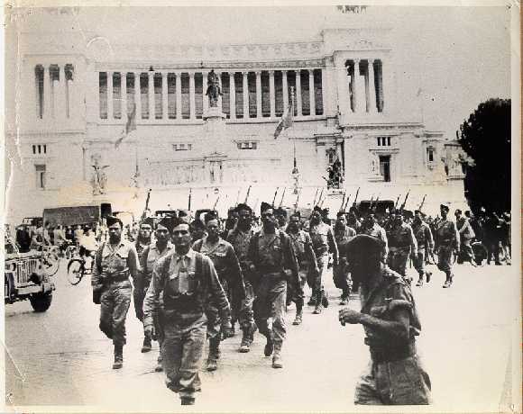 Newsphoto of French troops in Rome
